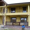 Ограждения балконов выполнены нашим производством из массива лиственницы и отделаны в цвет окон. База отдыха.